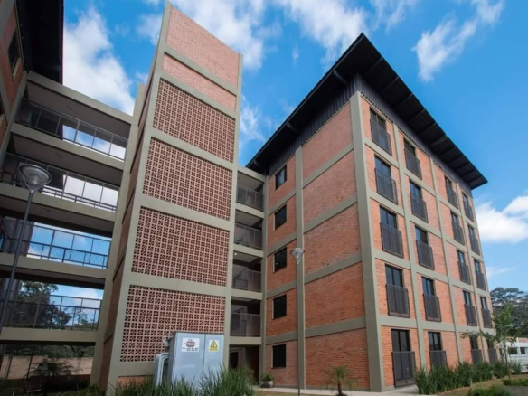 Alquiler en residencial Ykua Karanday Luque – 2 habitaciones y amplios espacios comunes
