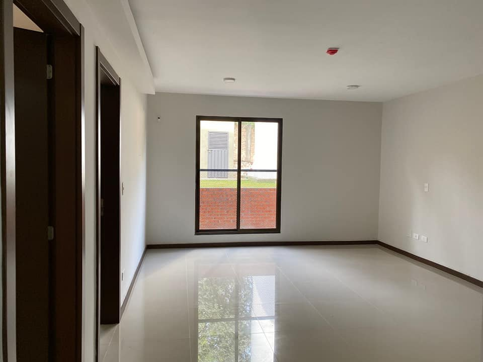 Alquiler en residencial Ykua Karanday Luque – 2 habitaciones y amplios espacios comunes